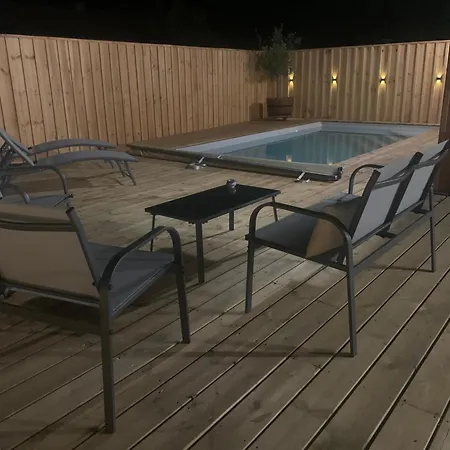 Bois Avec Piscine Villa