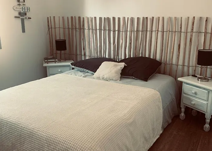 Bois Avec Piscine Villa *