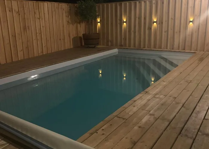 Bois Avec Piscine Villa